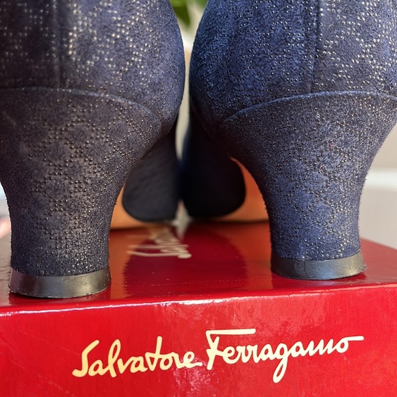 🆑 Salvatore Ferragamo Suede Pumps - Picture 4 of 15